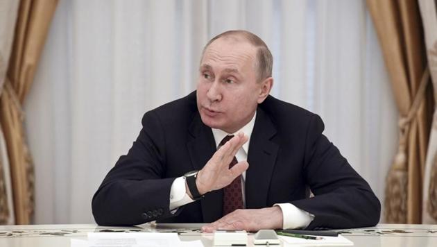 Russian President Vladimir Putin meets with candidates who participated in the last presidential election, at the Kremlin in Moscow.(REUTERS) Russian President Vladimir Putin meets with candidates who participated in the last presidential election, at the Kremlin in Moscow.(REUTERS)
