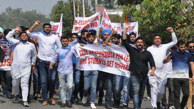 Students shout slogans during a protest against HRD minister Prakash Javadekar over CBSE paper leak, in Amritsar on Sunday.(PTI File Photo)