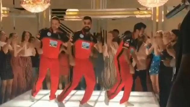 Virat Kohli (centre), Yuzvendra Chahal (R) and Brendon McCullum were dancing for an IPL 2018 promotional.(Twitter/Yuzvendra Chahal) Virat Kohli (centre), Yuzvendra Chahal (R) and Brendon McCullum were dancing for an IPL 2018 promotional.(Twitter/Yuzvendra Chahal)