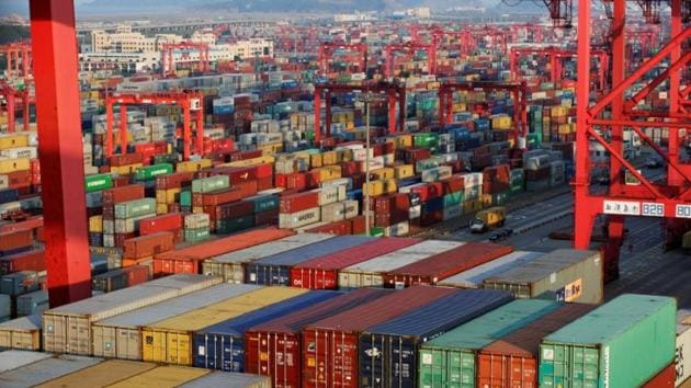 Containers are seen at the Yangshan Deep Water Port, part of the Shanghai Free Trade Zone, in Shanghai, China, September 24, 2016. REUTERS/Aly Song/Files(Reuters File Photo)