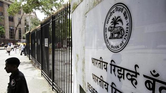 A security guard stands in front of Reserve Bank of India in Mumbai, India on July 22, 2013. (Kuni Takahashi/Bloomberg)(Kuni Takahashi/Bloomberg) A security guard stands in front of Reserve Bank of India in Mumbai, India on July 22, 2013. (Kuni Takahashi/Bloomberg)(Kuni Takahashi/Bloomberg)