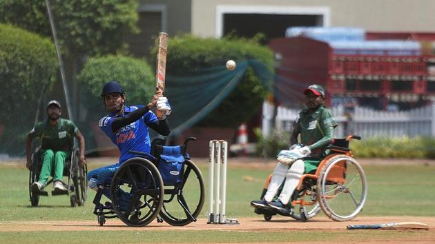 Despite brilliant display of batting by Bangladesh wicket kipper, MD Ripon Uddin, the team failed to complete India’s target of 207 runs in 20 overs, losing the match by two runs. (Satyabrata Tripathy/HT Photo) 