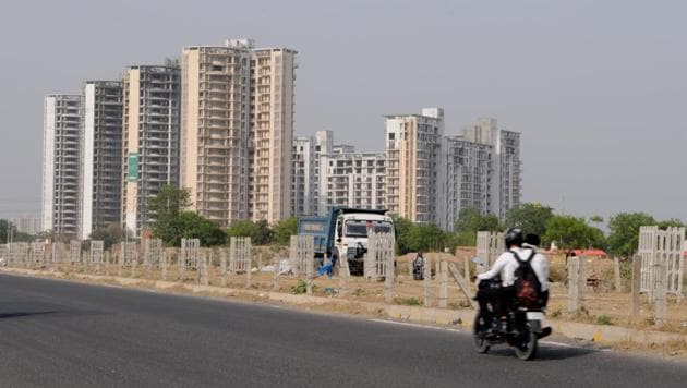The Gurgaon district town planner has ordered real estate developers to charge ₹15,000 from homebuyers for administrative registration charges of flats and apartments.(Parveen Kumar/HT) The Gurgaon district town planner has ordered real estate developers to charge ₹15,000 from homebuyers for administrative registration charges of flats and apartments.(Parveen Kumar/HT)