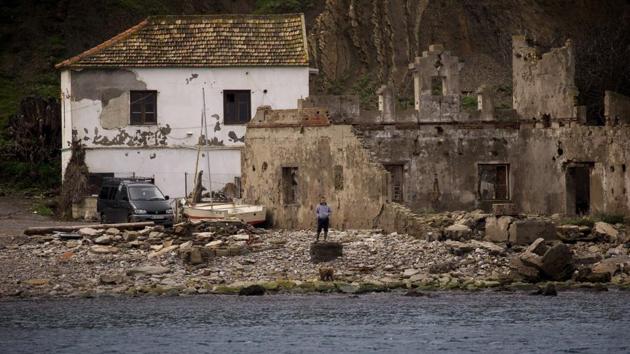 The Cadiz province, which at its southernmost tip only 14 kilometers away from North Africa, already amounts for 40% of the drugs entering Spain, according to Interior Ministry figures. Hashish arrives on these beaches at the pace of seven to 20 loaded boats per day. The county is also a main entry point for cocaine, Europe’s second most popular drug. (Emilio Morenatti / AP) The Cadiz province, which at its southernmost tip only 14 kilometers away from North Africa, already amounts for 40% of the drugs entering Spain, according to Interior Ministry figures. Hashish arrives on these beaches at the pace of seven to 20 loaded boats per day. The county is also a main entry point for cocaine, Europe’s second most popular drug. (Emilio Morenatti / AP)
