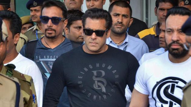 Actor Salman Khan leaves from Jodhpur airport to appear in the chief judicial magistrate court in the 1998 Blackbuck hunting case, in Jodhpur on Wednesday.(PTI)