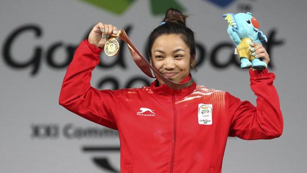 Mirabai Chanu celebrates with her gold medal at the women's 48kg Weightlifting final during the Commonwealth Games in Gold Coast on April 5, 2018.(AP)