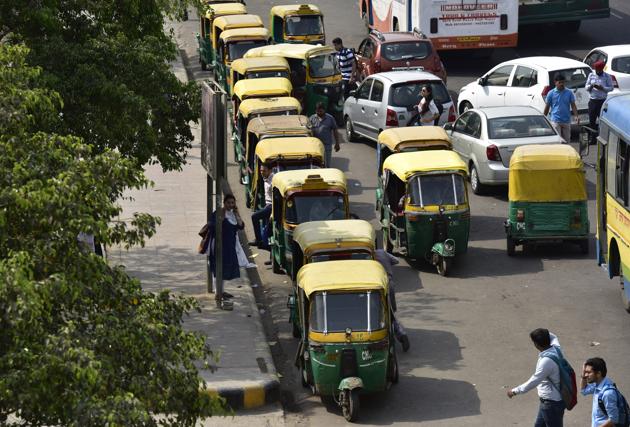 There are about 19,000 registered autorickshaws in Noida and 70% of owners have not renewed tax permits.(Virendra Singh Gosain/HT PHOTO)