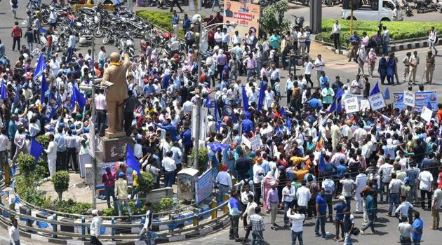 Members of the Dalit community stage a protest during 'Bharat Bandh' against the alleged 'dilution' of Scheduled Castes/Scheduled Tribes act, in Bhopal on April 2, 2018.(PTI)
