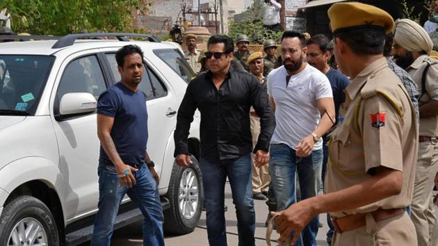 Bollywood actor Salman Khan arrives at a court in Jodhpur.(REUTERS)