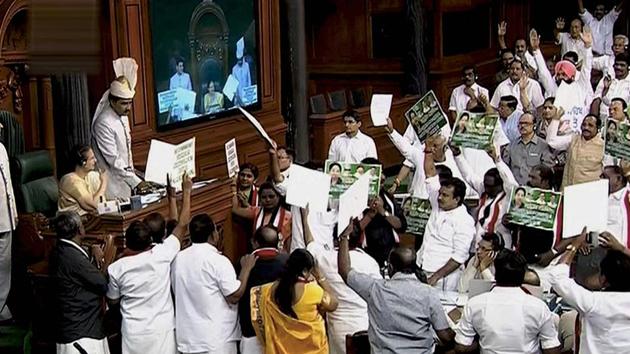 AIADMK members protest in the well of Lok Sabha in New Delhi on Thursday.(PTI Photo) AIADMK members protest in the well of Lok Sabha in New Delhi on Thursday.(PTI Photo)