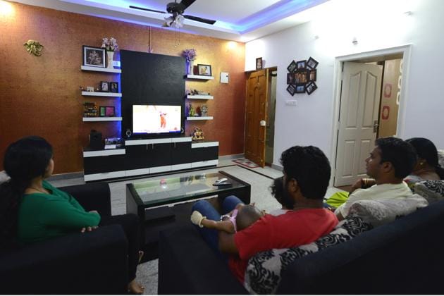 The MIB approved for temporary live uplinking of IPL matches that begin on Saturday, on Star India’s non-news and current affairs TV channels(Mint File Photo)