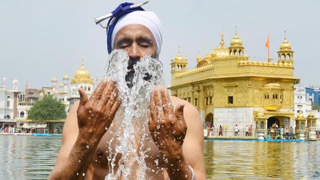 A devotee takes a dip in the holy sarovar on the birth anniversary of Guru Teg Bahadur at the Golden Temple in Amritsar on Thursday. (Sameer Sehgal/HT) A devotee takes a dip in the holy sarovar on the birth anniversary of Guru Teg Bahadur at the Golden Temple in Amritsar on Thursday. (Sameer Sehgal/HT)