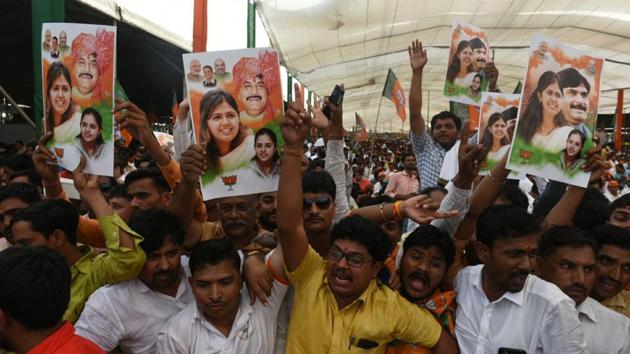 Workers from Beed idstrict were agitated, as they felt that late BJP leader Gopinath Munde’s posters should have also been displayed. (satyabrata tripathy/HT PHOTO)