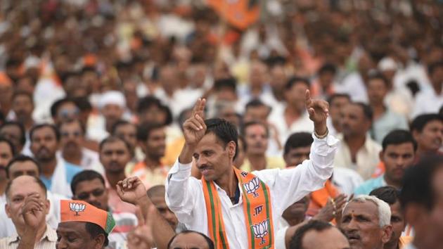BJP workers gathered at Bandra-Kurla Complex for the party’s 38th foundation day on Friday. (satyabrata tripathy/ht photo)