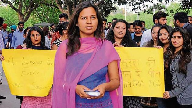 Vani Sood, secretary, Panjab University Campus Students Council, and other students on their way to meet the DSW at Panjab University in Chandigarh on Thursday.(Anil Dayal/HT)