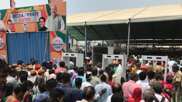 The BJP had organised 28 special trains, 50,000 buses and jeeps to get workers into the city. (Bhushan Koyande/HT photo)