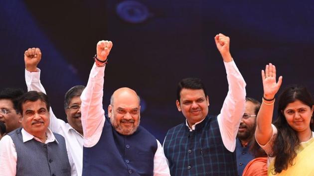 BJP leaders (L-R) Nitin Gadkar, Amit Shah, CM Devendra Fadnavis and Pankaja Mundhe wave to their supporters. (Satish Bate/ht photo)