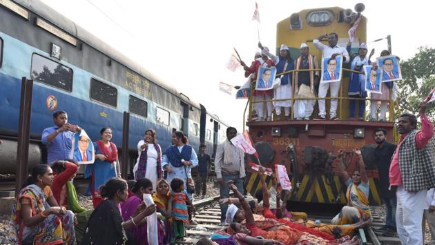 The women’s wing of Hindustani Awam Morch stopped a train at Rajendra Nagar Terminal in Patna during the Bharat Bandh called by Dalit organizations against the alleged dilution of the Scheduled Castes and Scheduled Tribes (Prevention of Atrocities) Act, in Patna, Bihar on April 02, 2018. (Santosh Kumar / HT Photo) The women’s wing of Hindustani Awam Morch stopped a train at Rajendra Nagar Terminal in Patna during the Bharat Bandh called by Dalit organizations against the alleged dilution of the Scheduled Castes and Scheduled Tribes (Prevention of Atrocities) Act, in Patna, Bihar on April 02, 2018. (Santosh Kumar / HT Photo)