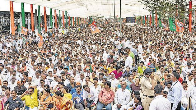Despite the sweltering heat, the workers had little to complain about as the party made elaborate arrangements, from transport to food to entertaining cultural performances.(Satish Bate/HT Photo) Despite the sweltering heat, the workers had little to complain about as the party made elaborate arrangements, from transport to food to entertaining cultural performances.(Satish Bate/HT Photo)