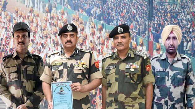 BSF's Rajasthan Frontier IG Anil Paliwal with DG's commendation roll.(HT PHOTO) BSF's Rajasthan Frontier IG Anil Paliwal with DG's commendation roll.(HT PHOTO)