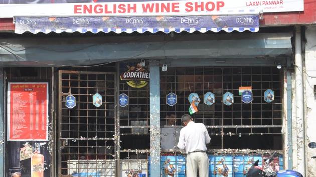 A liquor shop in Dehradun.(HT file)