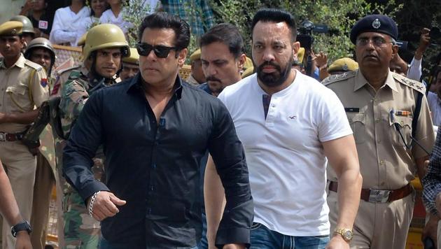 Bollywood actor Salman Khan arrives at a court for the verdict in a blackbuck poaching case, in Jodhpur on Thursday.(PTI)