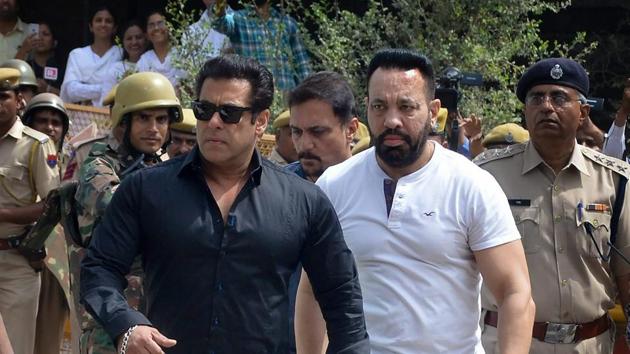 Bollywood actor Salman Khan arrives at the court to hear the verdict in decades-old black buck poaching case, in Jodhpur on Thursday.(PTI Photo) Bollywood actor Salman Khan arrives at the court to hear the verdict in decades-old black buck poaching case, in Jodhpur on Thursday.(PTI Photo)