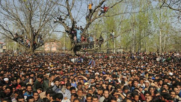 Villagers attend the funeral of Zubair Ahmad, a militant killed during a military operation by security forces, at Shopian, South Kashmir on April 01, 2018. (Waseem Andrabi / HT Photo) Villagers attend the funeral of Zubair Ahmad, a militant killed during a military operation by security forces, at Shopian, South Kashmir on April 01, 2018. (Waseem Andrabi / HT Photo)