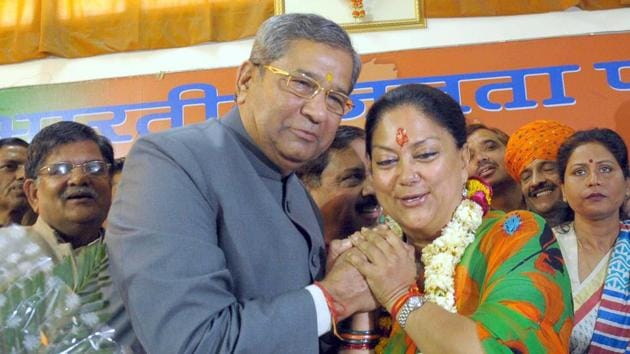Ghanshyam Tiwari and CM Vasundhara Raje in happier times.(HT file)