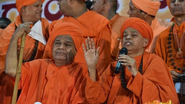Lingayat seers said the sect must support Siddaramaiah for recognising it as a separate religion.(Arijit Sen/HT Photo) Lingayat seers said the sect must support Siddaramaiah for recognising it as a separate religion.(Arijit Sen/HT Photo)