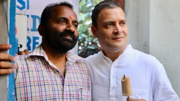 Rahul Gandhi stopped for Kulfi in Bengaluru.(Picture courtesy: Congress official Twitter handle)