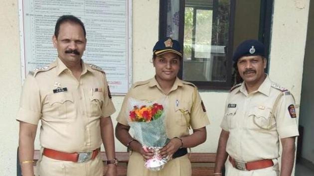 The constable, Jayshree Jadhav (centre).(HT Photo) The constable, Jayshree Jadhav (centre).(HT Photo)