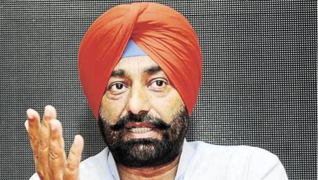 “The allegations levelled by a DGP-rank officer Chattopadhyaya are very serious. Chief minister Capt Amarinder Singh should immediately remove both top cops from their posts,” Khaira said.(HT File)