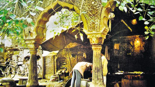 An undated picture of the haveli published in ‘Delhi — The Emperor’s City, Rediscovering Chandni Chowk and its Environs’, by Union minister Vijay Goel. (Anushree Fadnavis/HT/Roli Books) An undated picture of the haveli published in ‘Delhi — The Emperor’s City, Rediscovering Chandni Chowk and its Environs’, by Union minister Vijay Goel. (Anushree Fadnavis/HT/Roli Books)