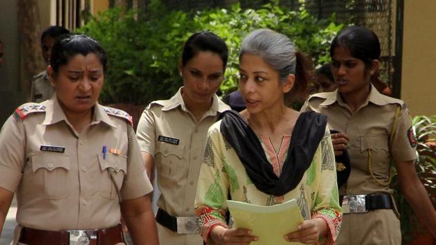 Indrani Mukerjea, an accused in Sheena Bora murder case, being taken to sessions court in Mumbai.(Bhushan Koyande/HT File Photo)