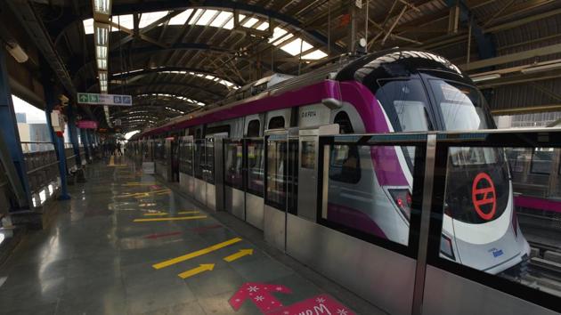 Delhi Metro’s Magenta Line connects Janakpuri West and Kalkaji Mandir.(Virendra Singh Gosain/HT File Photo)