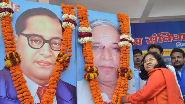 BJP MP Savitri Bai Phule offers tributes to Dalit icons Bhim Rao Ambedkar and Kanshi Ram during a rally in Lucknow.(PTI File Photo)
