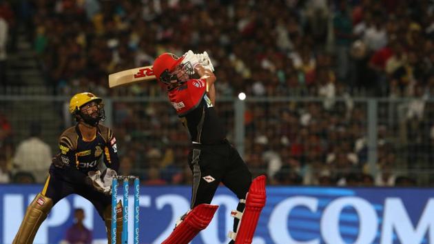 AB de Villiers looked good for a fifty and heading into the death overs, RCB held the initiative.  (BCCI) 