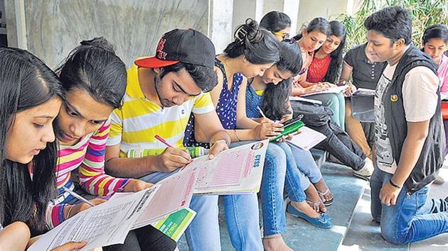 While the pen and paper format of JEE-Main was conducted on Sunday, the computer format exam will take place on April 14-15 for which 2.4 lakh students have registered. (REPRESENTATIONAL PHOTO/HT FILE) While the pen and paper format of JEE-Main was conducted on Sunday, the computer format exam will take place on April 14-15 for which 2.4 lakh students have registered. (REPRESENTATIONAL PHOTO/HT FILE)