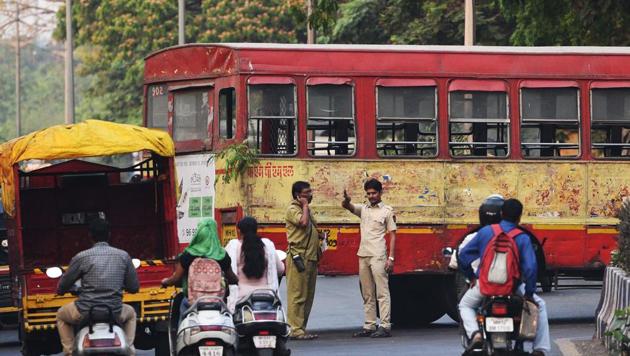 In the wake of the increasing number of incidents where PMPML buses were catching fire, the organisation had called for a meeting of all its contractors. The decision to form a committee under the chairmanship of PMPML chief managing director (CMD) Nayana Gunde was taken in the meeting. (HT FILE PHOTO) In the wake of the increasing number of incidents where PMPML buses were catching fire, the organisation had called for a meeting of all its contractors. The decision to form a committee under the chairmanship of PMPML chief managing director (CMD) Nayana Gunde was taken in the meeting. (HT FILE PHOTO)