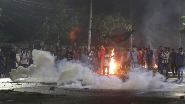 Police said that protesters threw rocks, vandalised the home of the Dhaka University vice-chancellor, torched two cars and ransacked the fine arts institute.(AFP)