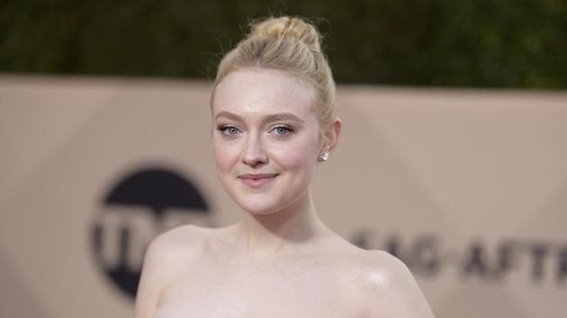 Dakota Fanning arrives at the 24th annual Screen Actors Guild Awards in Los Angeles.