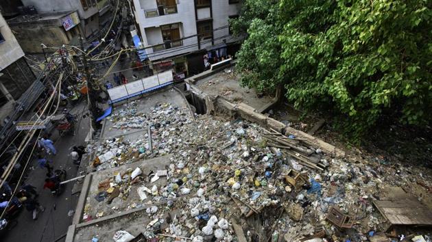 Continuous dumping of trash and the uncontrolled growth of Peepal trees has rendered a structure that once served as a venue for Jawaharlal Nehru’s marriage to Kamala in 1916, resembling a heap of rubble encased by dilapidated walls. (Anushree Fadnavis / HT Photo) Continuous dumping of trash and the uncontrolled growth of Peepal trees has rendered a structure that once served as a venue for Jawaharlal Nehru’s marriage to Kamala in 1916, resembling a heap of rubble encased by dilapidated walls. (Anushree Fadnavis / HT Photo)