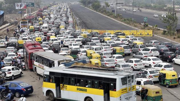A view of Sarai Kale Khan in Delhi. Officials in Delhi transport department said shifting these buses at the Kashmere Gate or Anand Vihar ISBTs was not an option because the buses would then crisscross other inter-state bus routes, resulting in no reduction in polluting diesel-run buses. (Mohd Zakir/HT File Photo) A view of Sarai Kale Khan in Delhi. Officials in Delhi transport department said shifting these buses at the Kashmere Gate or Anand Vihar ISBTs was not an option because the buses would then crisscross other inter-state bus routes, resulting in no reduction in polluting diesel-run buses. (Mohd Zakir/HT File Photo)