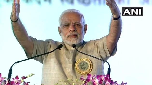 Prime Minister Narendra Modi addresses people after inaugurating a loco factory in Motihari on Tuesday.(ANI/Twitter) Prime Minister Narendra Modi addresses people after inaugurating a loco factory in Motihari on Tuesday.(ANI/Twitter)