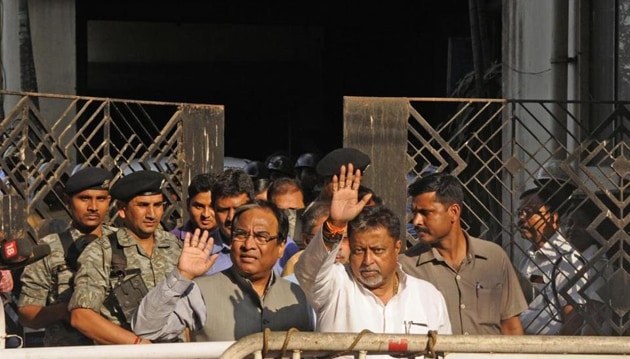 BJP leader Mukul Roy, along with supporters, protests in front of the state Election Commission office to protest against violence in the run-up to panchayat elections.(HT PHOTO)