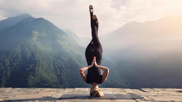 Yoga poses such as headstand done for Instagram could cause fatal injuries  | Health - Hindustan Times