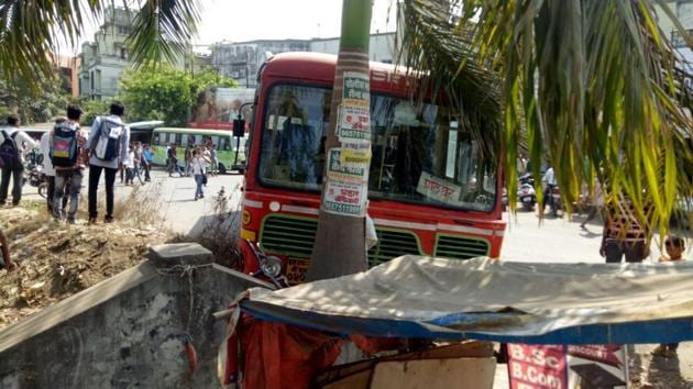 The man rammed the MSRTC nus into a tree