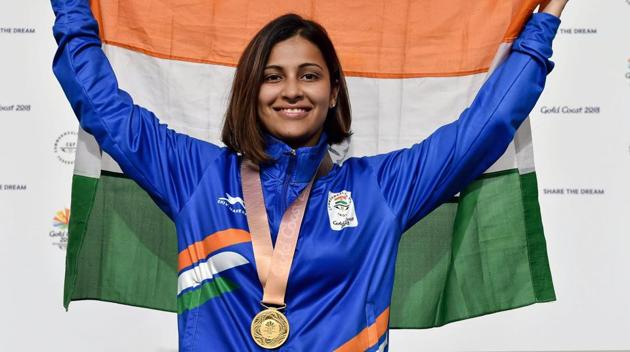 Get highlights from 2018 Commonwealth Games in Gold Coast here. Indian shooter Heena Sidhu holds the tricolour during the medal ceremony after winning women’s 25m pistol gold at the 2018 Commonwealth Games in Gold Coast on Tuesday.(PTI)