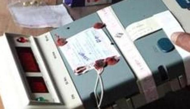 Each Electronic Voting Machine consists of a control unit and a balloting unit. As of date, there are 89,206 balloting units and 76,192 control units in Karnataka.(File photo) Each Electronic Voting Machine consists of a control unit and a balloting unit. As of date, there are 89,206 balloting units and 76,192 control units in Karnataka.(File photo)